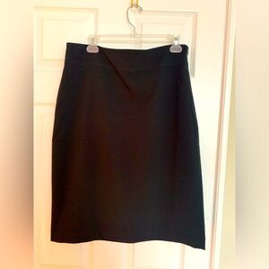 Tahari Pencil Skirt: Black, Knee-Length, Side Zip Closure, Lined. Size 14